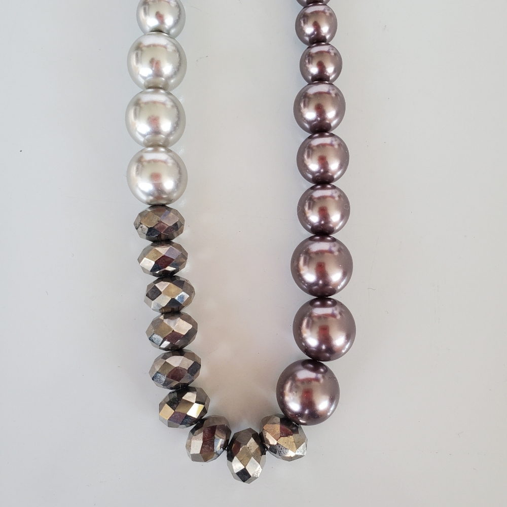 Multi-colored pearl necklace